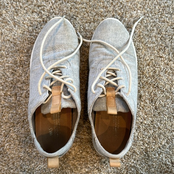 Toms shoes 7.5 - Picture 1 of 2